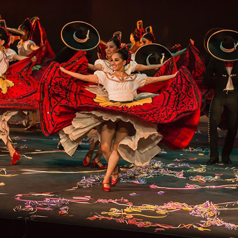 Aprende a bailar con el Ballet Folklórico de México de Amalia Hernández